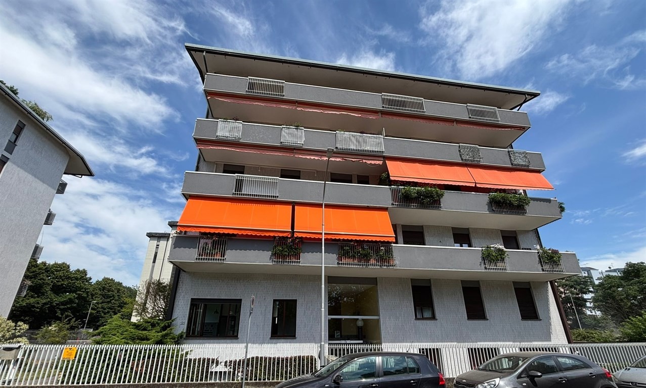 Monza San Giuseppe - VENDESI ufficio/palestra/studio professionale