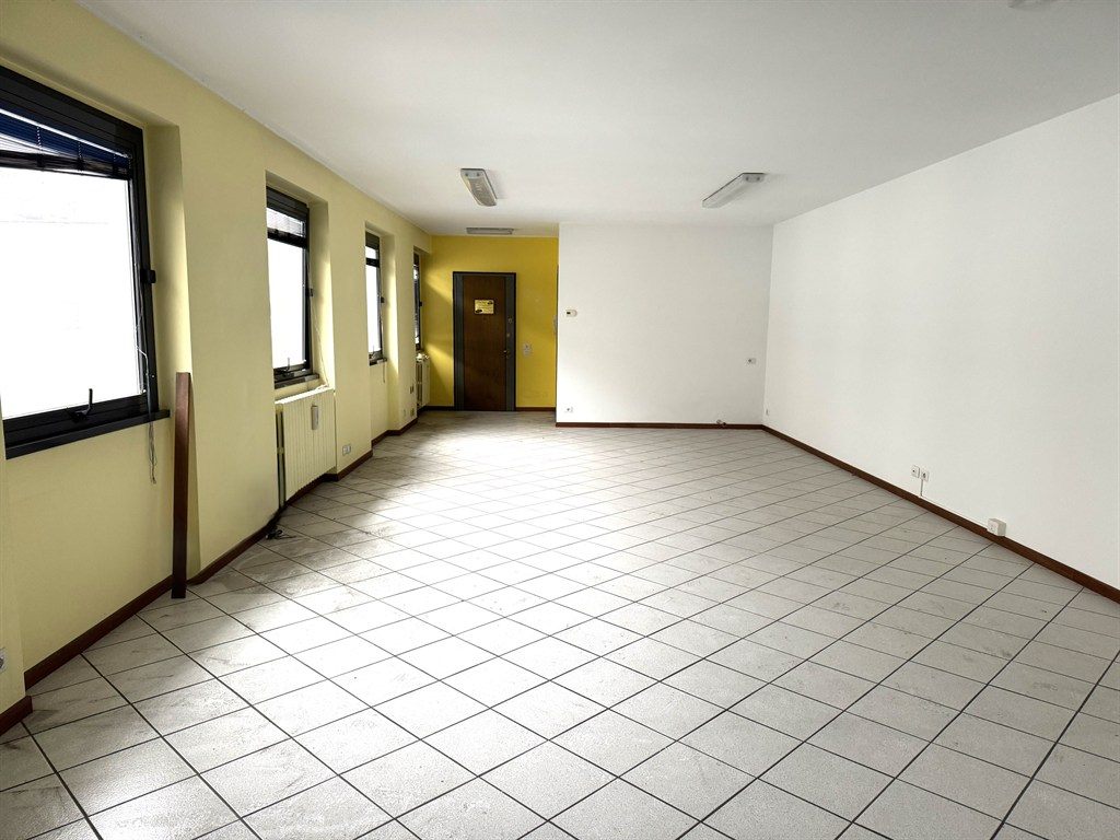 MUGGIO' CENTRO - VENDESI UFFICIO/STUDIO PROFESSIONALE OPENSPACE