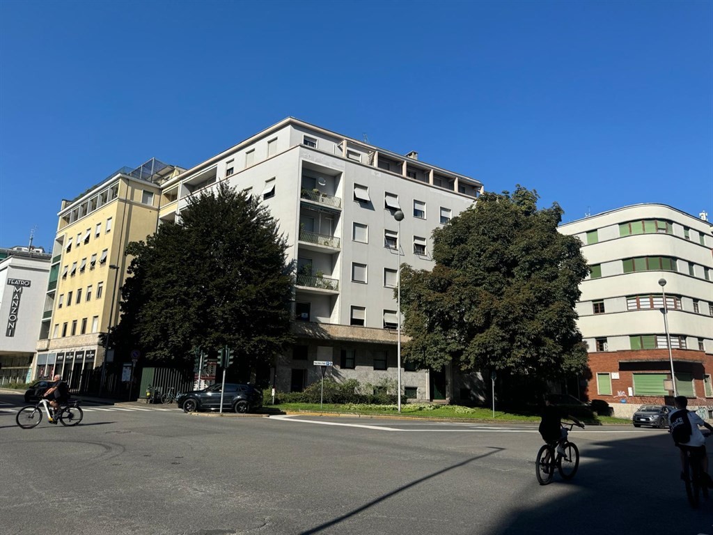 Monza centro storico - AFFITTASI ampio ufficio con ingresso indipendente