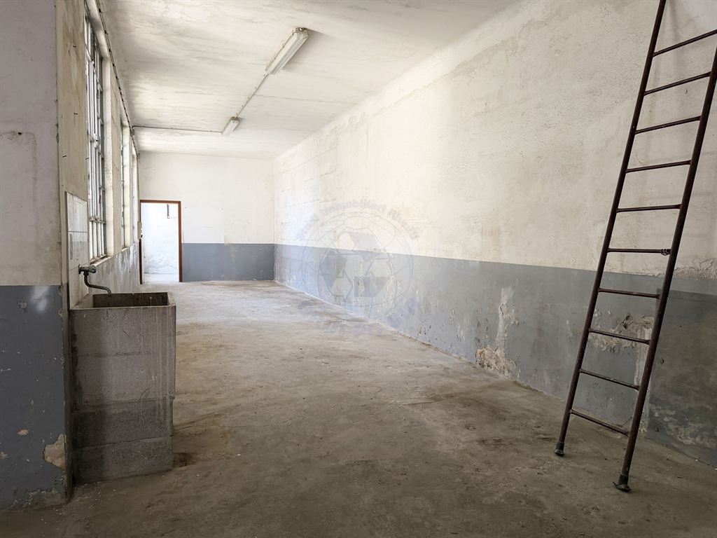 Via Aristotele – laboratorio 86 mq con ampio box a 2 min dalla M1 Gorla