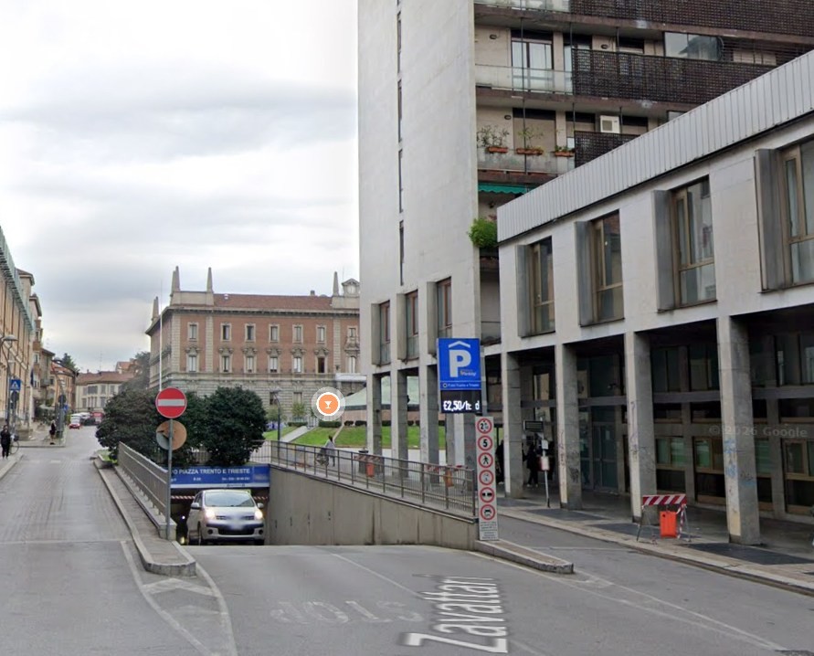MONZA CENTRO - posto auto in locazione