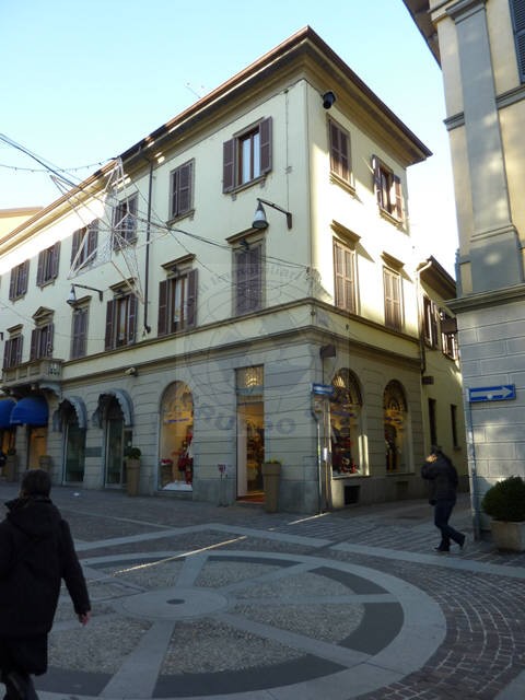 Quadrilocale in casa d'epoca Monza centro storico