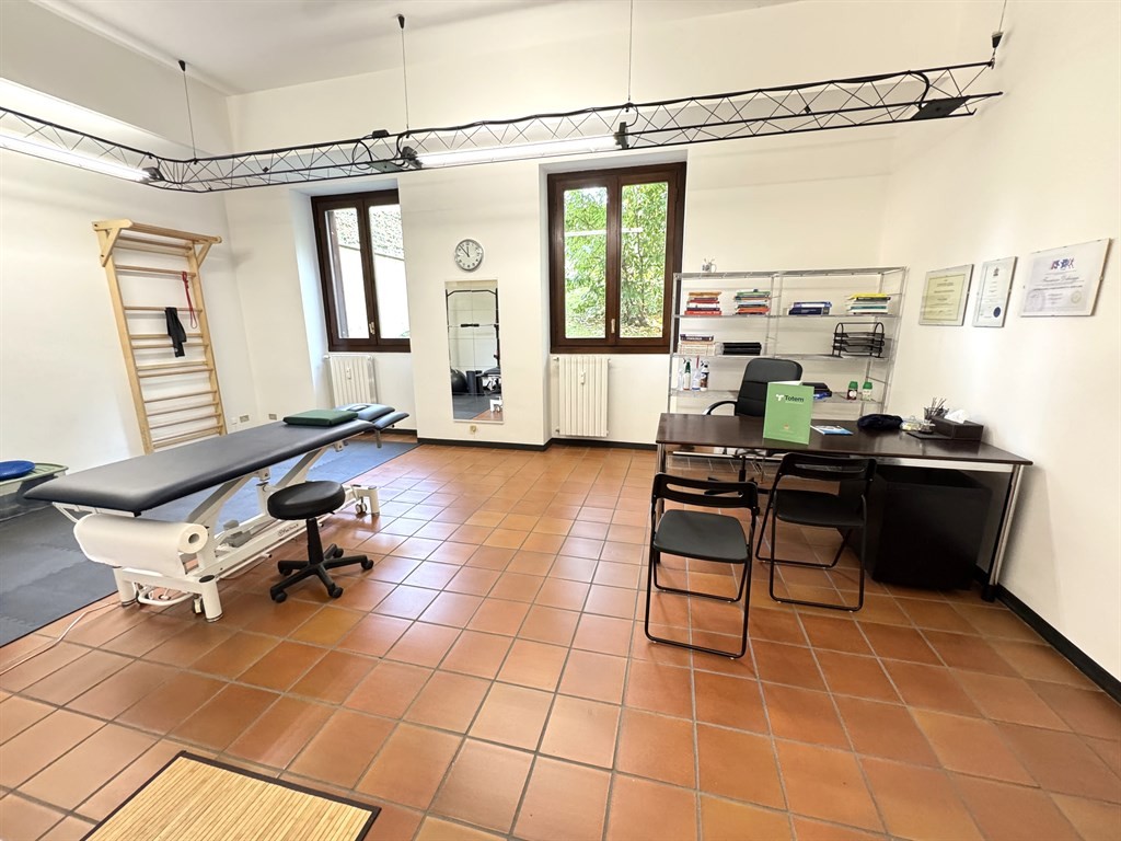 Monza zona ospedale San Gerardo - AFFITTASI ufficio con box